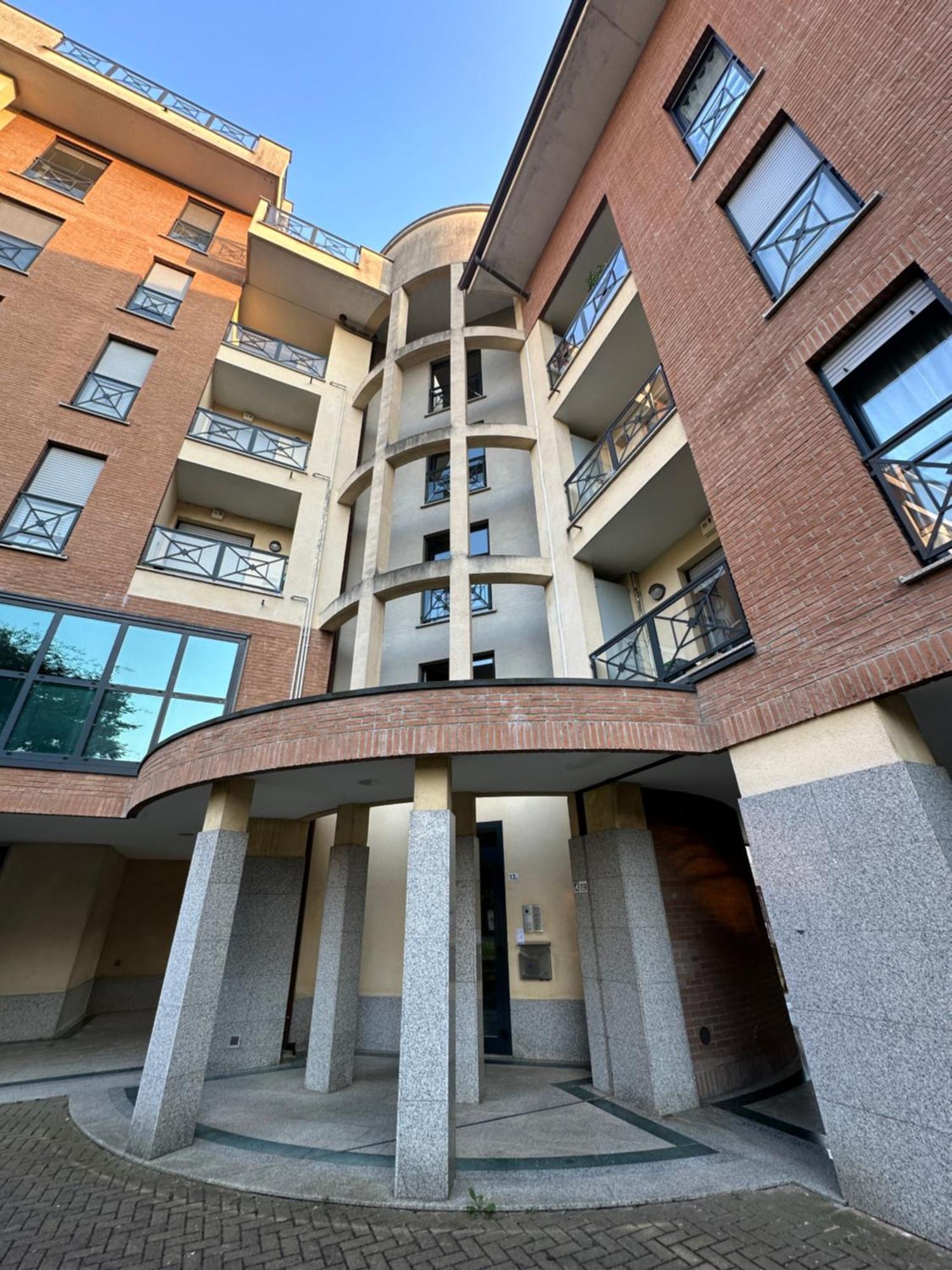 Deluxe Comfortable Suite With Balcony Downtown Castellanza Exterior photo
