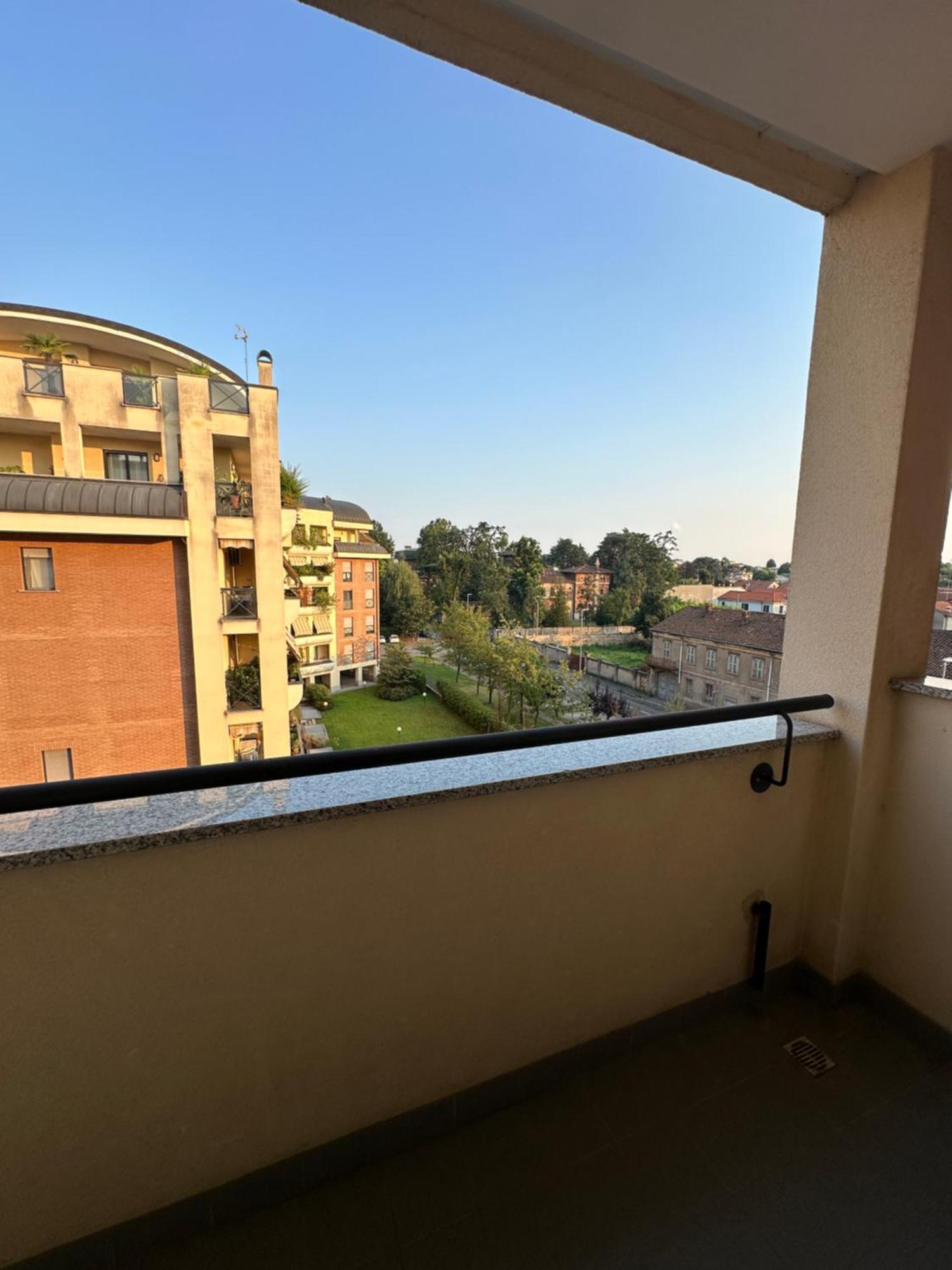 Deluxe Comfortable Suite With Balcony Downtown Castellanza Exterior photo