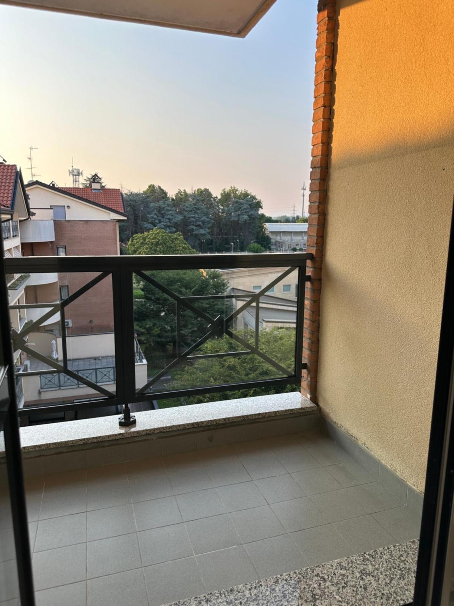 Deluxe Comfortable Suite With Balcony Downtown Castellanza Exterior photo