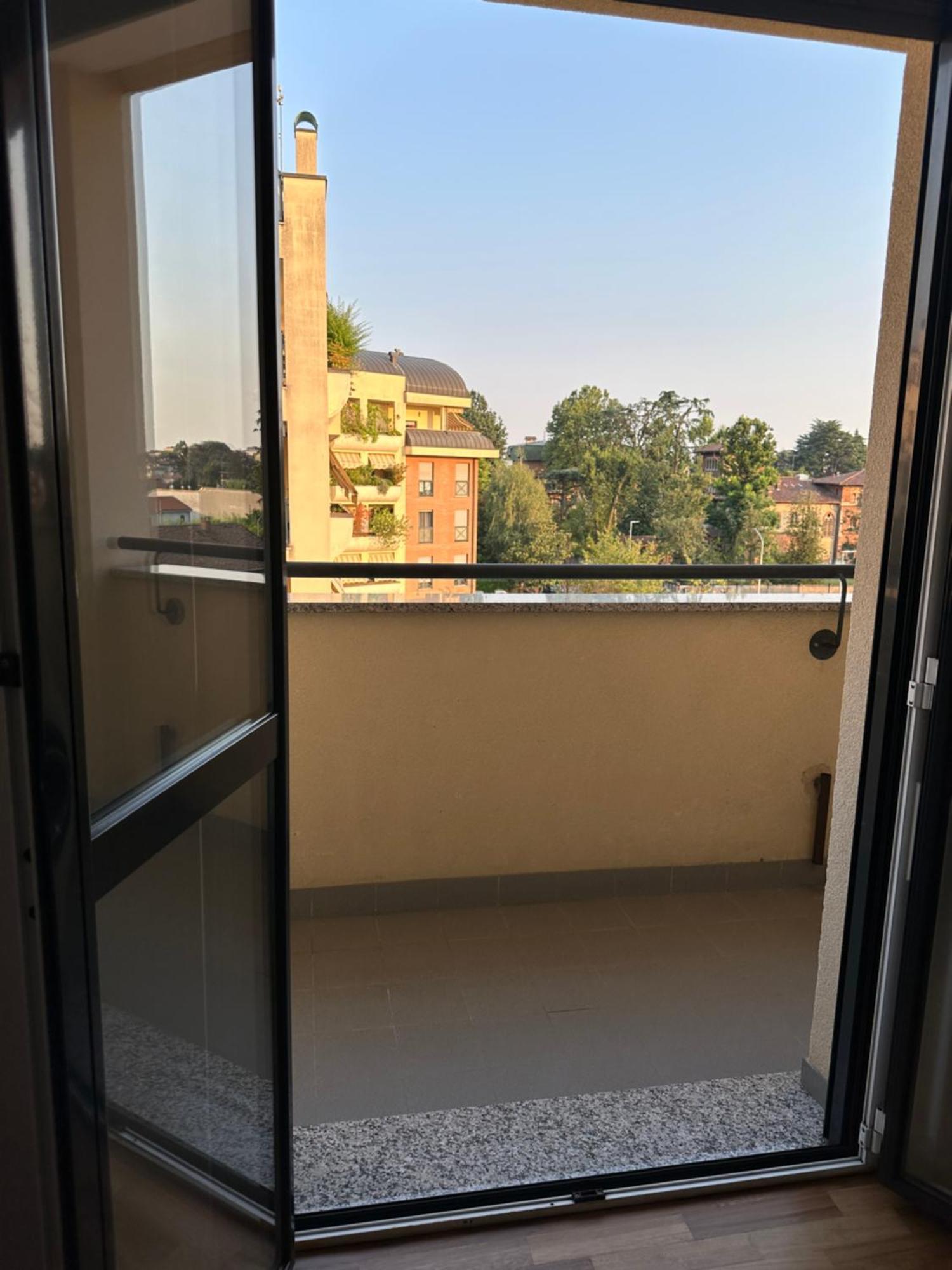 Deluxe Comfortable Suite With Balcony Downtown Castellanza Exterior photo